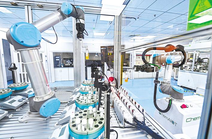 火眼金睛不下線，智能方案助新藥研發(fā) 武漢智能制造持續(xù)升級，機器人研發(fā)引領創(chuàng)新浪潮