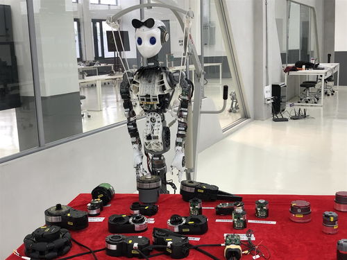 云端機器人研發(fā)中心 上海大學與企業(yè)攜手，破解數(shù)百機器人協(xié)同作業(yè)的指揮難題